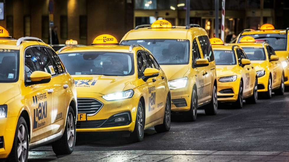 Insändarskribenten önska att taxichaufförer ska använda ny teknik så mycket som möjligt.