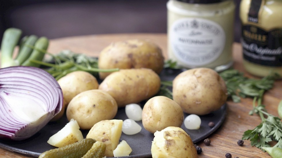 Det bästa med en potatissallad är att man kan slänga i precis vad man själv gillar. Allt är möjligt.