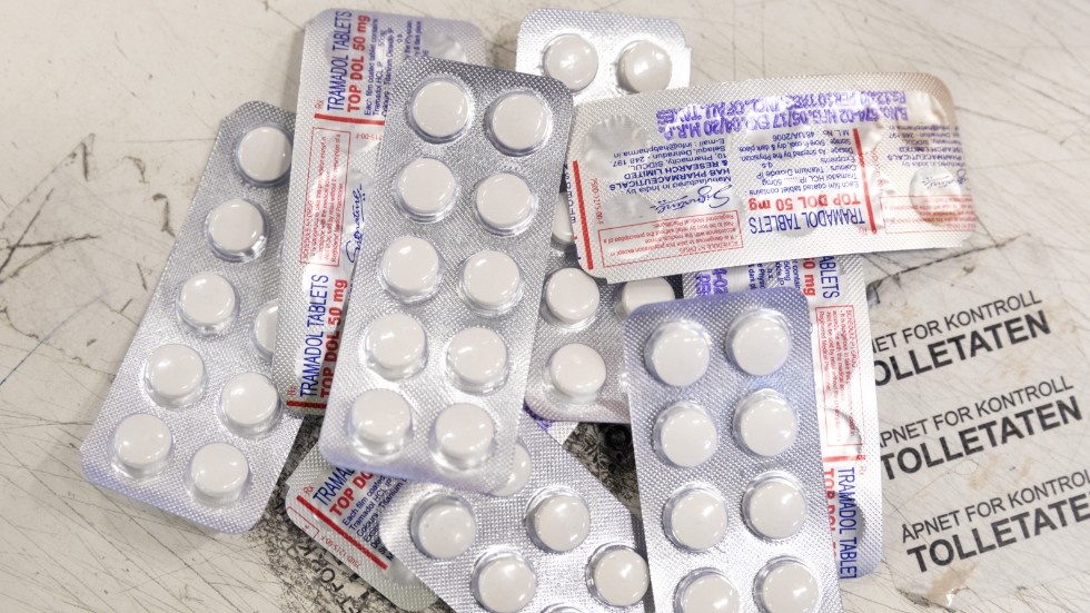 1 428 tabletter som misstänks vara Tramadol hittades på en adress i Virserum, sedan polis kallats dit för att avstyra ett bråk.