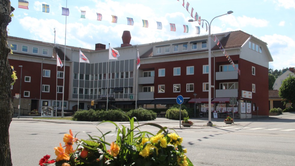 Från och med onsdag står kommunhuset i Kisa endast öppet för förbokade möten.