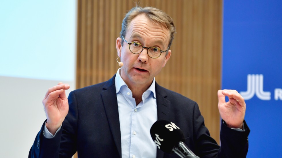 Björn Eriksson, hälso- och sjukvårdsdirektör i Region Stockholm, under en pressträff på fredagen.