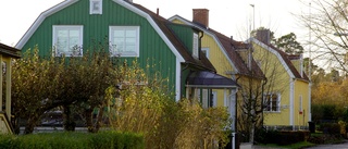 Villapriserna ökar medan bostadsrätter stannat av