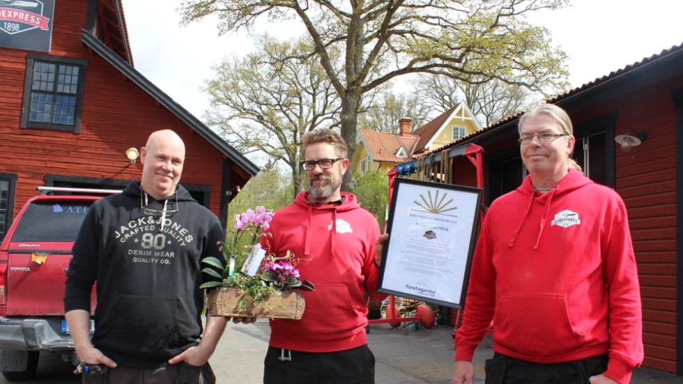Per-Åke Olsson, Anders Værnéus och Urban Axén är de tre som arbetar på Sjöexpress och är stolta över att få utmärkelsen.