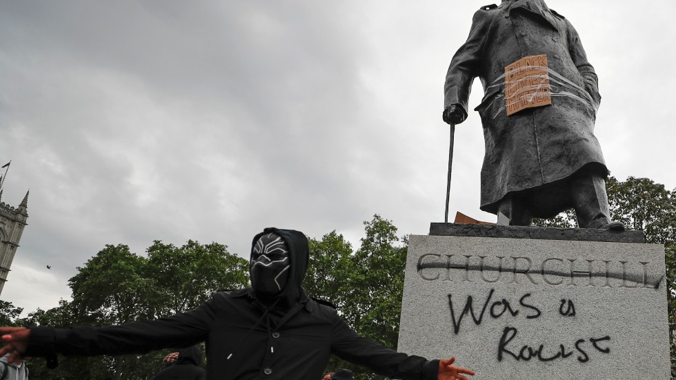 Var Winston Churchill enbart en hjälte som befriade världen från nazismen och stod rakryggad mot kommunismen? Nej, men att vandalisera hans staty ökar inte kunskaperna om honom eller hans gärning. 