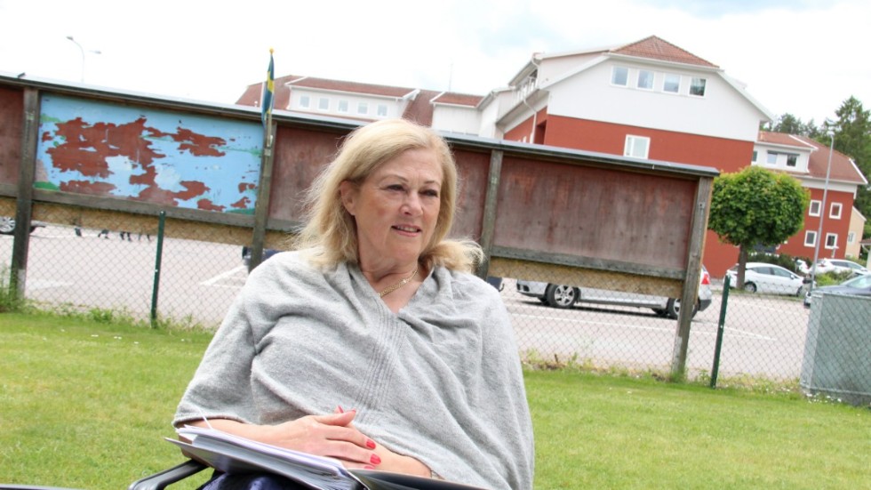 "Vi tror inte på vindkraften för att vi vet att den har skadliga effekter på hälsa och miljö", menar Cecilia Versteegh som är den sjunde generationen på gården Väsby Säteri utanför Horn.