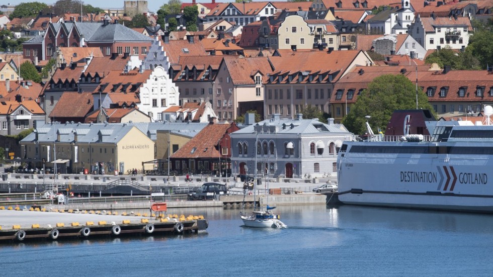 En anstormning väntar de smala gränderna i hansestaden Visby.