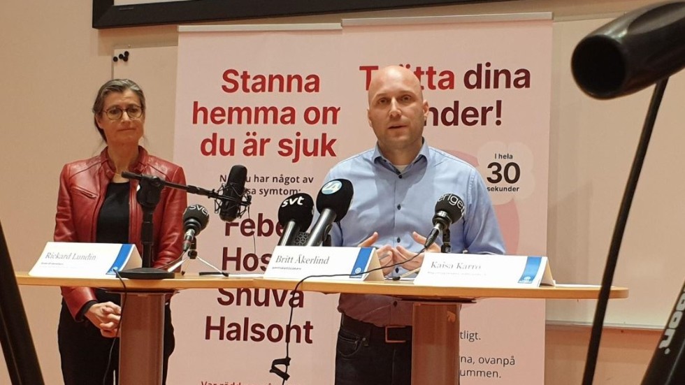Smittskyddsläkare Britt Åkerlind och Rickard Lundin, sjukvårdsledare i den regionala sjukvårdsledningen. 