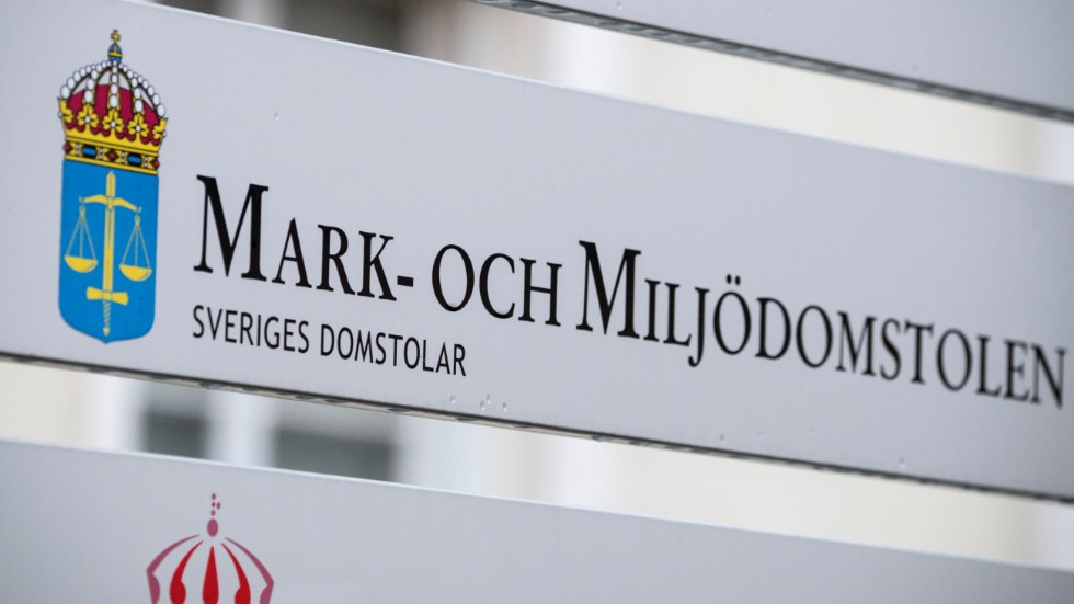 Mark- och miljödomstolen vid Växjö Tingsrätt går på länsstyrelsens linje och avslår strandskyddsdispens för ett nytt bostadshus på Hagelsrums gård.