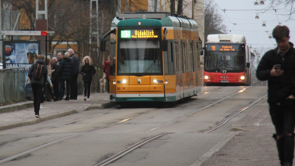 Buss- och spårvagnshållplatsen vid Gymnastikgatan hänger löst när Östgötatrafiken ökar medelhastigheten.