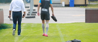 Oroväckande bilderna för IFK: Här lämnar han skadad