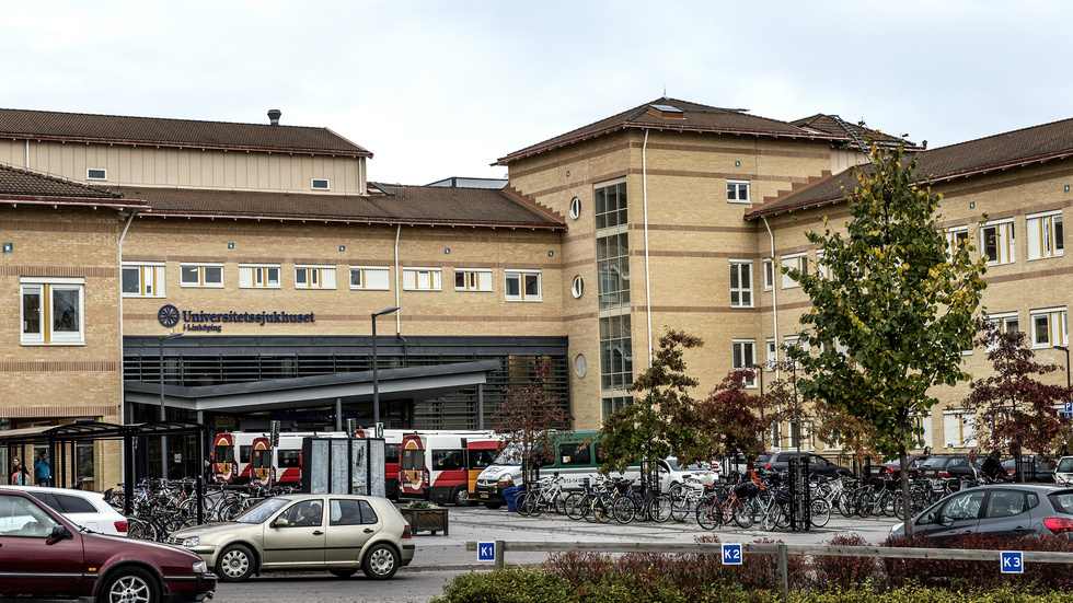 Möjligheten att låsa in sin cykel finns exempelvis vid Vrinnevisjukhuset. Varför duger det inte med liknande standard i Linköping, skriver debattören.