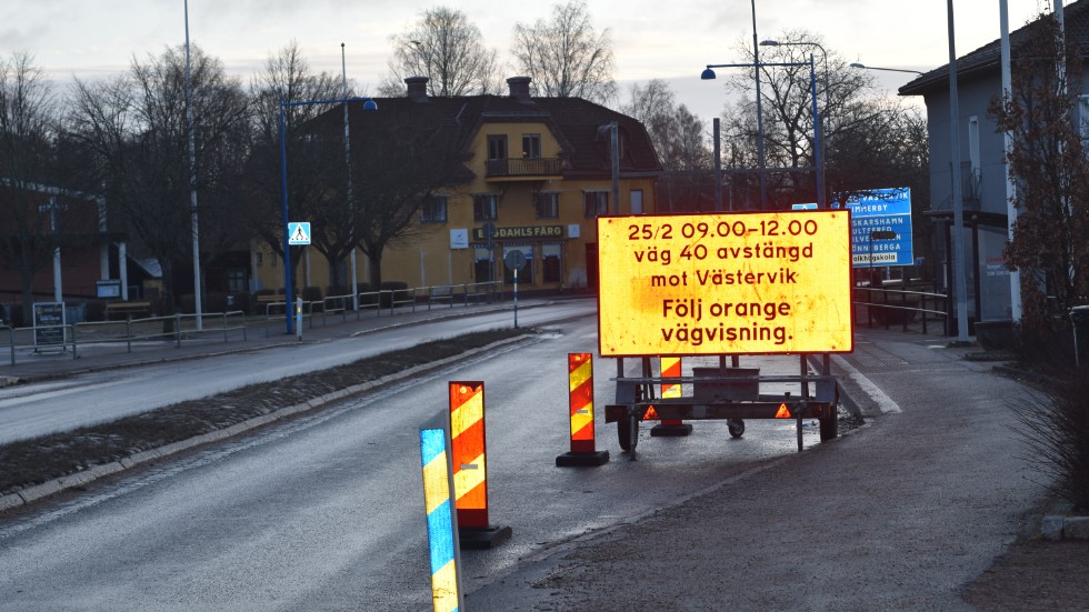 Trafikanter på riksväg 40 sträckan Mariannelund och Vimmerby och tvärtom hänvisas över Silverdalen/Hultsfred under delar av tisdagen på grund av renoveringsarbete. 
