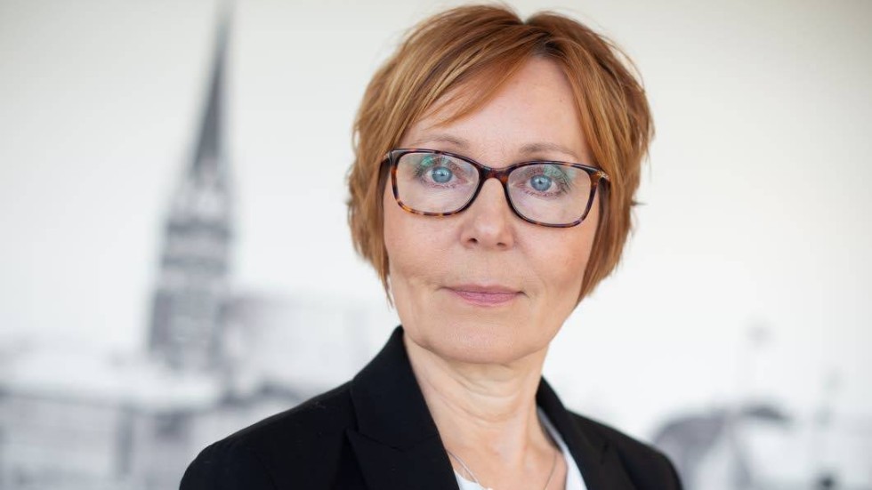 Tarja Lepola, ekonomidirektör på Region Norrbotten, säger att regionfullmäktige har en strategi för de kraftigt ökande pensionsutbetalningarna.