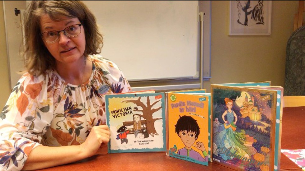 Bibliotekarie Maria Tunek gav tips på tre av många barnböcker som sätter fokus på jämställdhet.