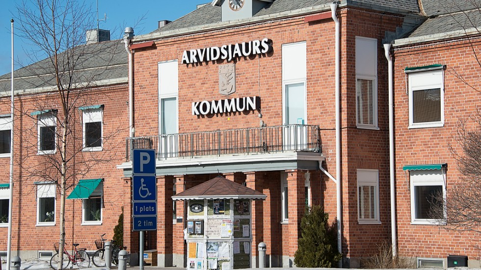 Politiker- och chefslönerna är lägre på Arvidsjaurs kommun än motsvarande löner i Piteå, men ligger ändå långt över medianinkomsten i kommunen.