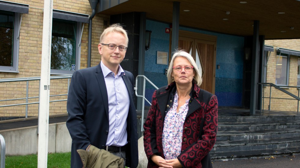 Fredrik Olovsson (S), ordförande i regeringens finansutskott, besökte hemstaden Vingåker och pratade kommunal ekonomi med Anneli Bengtsson (S), kommunstyrelsens ordförande. 