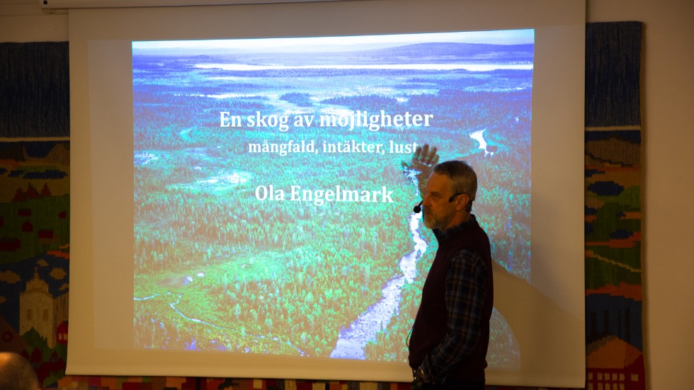På torsdagen den 14 november hölls ett seminarium om hyggesfritt skogsbruk. Ola Engelmark startade dagen med en föreläsning om hans erfarenheter.