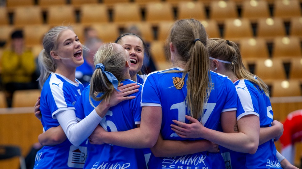 LVC vann över Svedala med klara 3-0. Annie Zetterqvist (t.v) och Frida Kindbom svarade för bra insatser