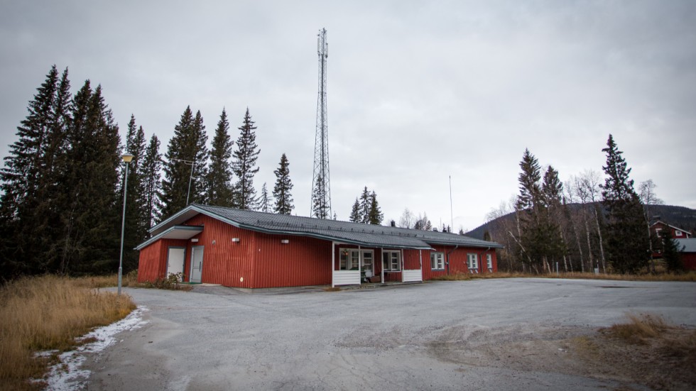 Servicehuset i Kvikkjokk har nu stått tomt sedan 2013. Men Jokkmokks kommun har fortsatt hopp om att det i framtiden ska komma till nytta.