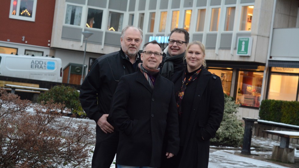 De övriga allianspartierna med Anders Ljung (C), Conny Forsberg (S) och Lars Karlsson (L) är fåordiga kring det som händer inom koalitionen och Tina Malms parti Landsbygdspartiet oberoende. 