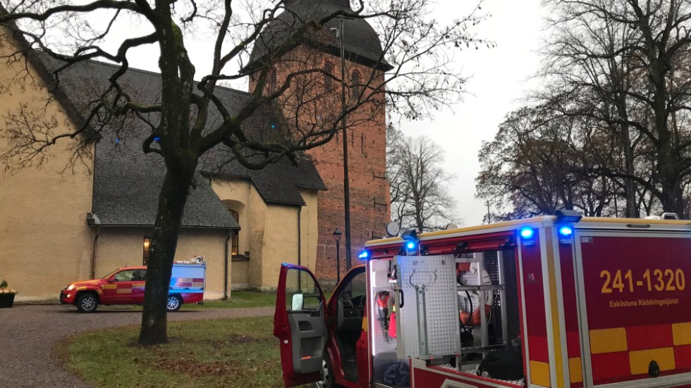 Strax före klockan halv två på lördagseftermiddagen larmades räddningstjänsten till Fors kyrka i centrala Eskilstuna där det läckt ut ammoniak. 