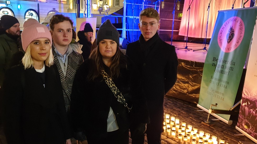 Några av dem som besökte ljusmanifestationen var Viktoria Sköld, 21, Theodore Johansson, 20, Matilda Ekeblad, 23, och John Weinerhall,  24.