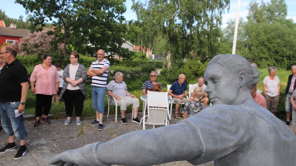 Vingåkers kommun hoppas att statyn som föreställer Hedvig Lindahl ska kunna komma tillbaka till Marmorbyn.