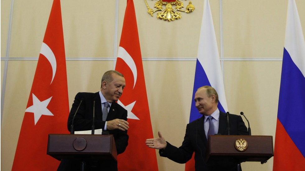 Turkiets president Erdogan och Rysslands president Putin möts för att befästa ett avtal med Syrien för förflyttning av kurder.