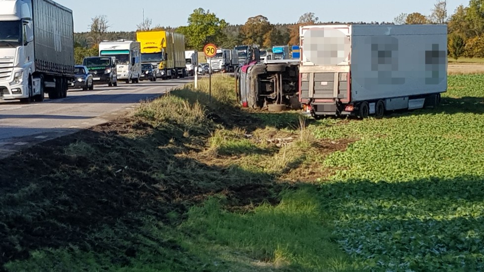 Lastbilen körde av väg 34 i närheten av Borensberg.