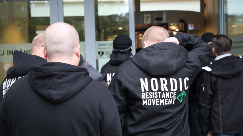 I förra veckan startade rättegången mot 16 män med kopplingar till Nordiska motståndsrörelsen (NMR) som deltog i en nazistdemonstration i Göteborg 2017.