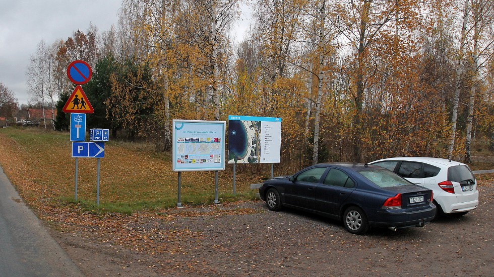 Sommarens parkeringskaos i Varamon är en av orsakerna till att kommunen nu vill bygga ut parkeringen.