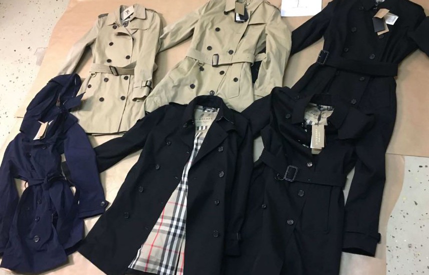 Exklusiva kläder till ett värde av 460 000 kronor stals vid inbrottet i en butik i Norrköping.