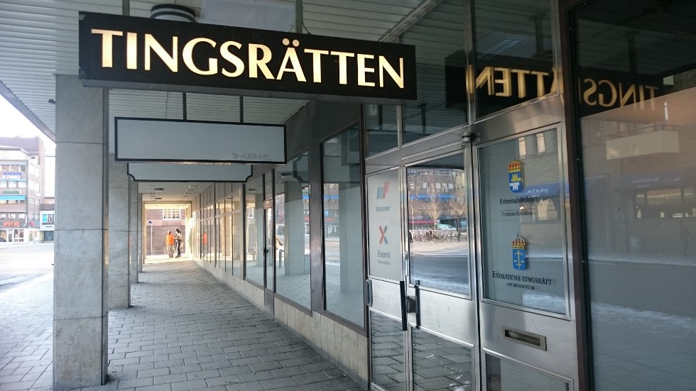 Tre män från Eskilstuna har dömts för stölder och häleri.
