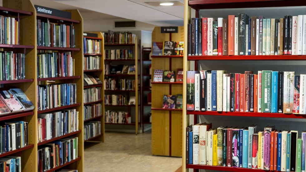 I Sverige är kvalitén och även den språkliga mångfalden tryggade men det växer fram andra hot mot böcker och bibliotek, skriver Anneli Mäkinen. 