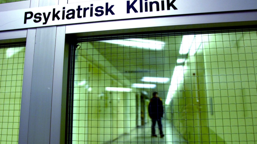 Personalen på vuxenpsykiatrin i Piteå larmar om katastrofal arbetsmiljö, med mobbning, kränkningar och repressalier. Nu är man orolig för att patientsäkerheten hotas, då personalen flyr från kliniken.