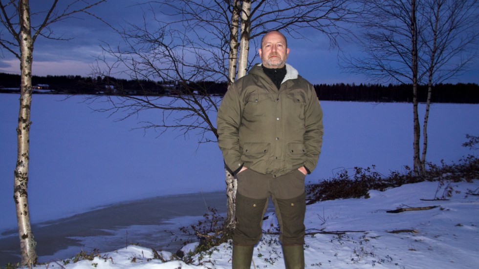"Rågholmen är viktig för oss" säger Gaute Larsen, här på plats där småbåtshamn planeras.