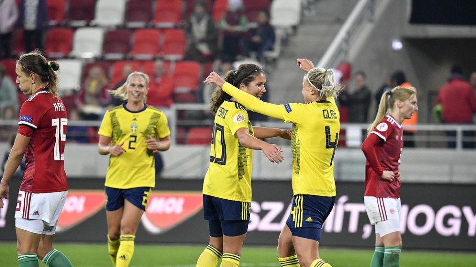 Eskilstuna Uniteds anfallsstjärna Loreta Kullashi hoppade in och blev målskytt i Sveriges 5–0-kross mot Ungern.