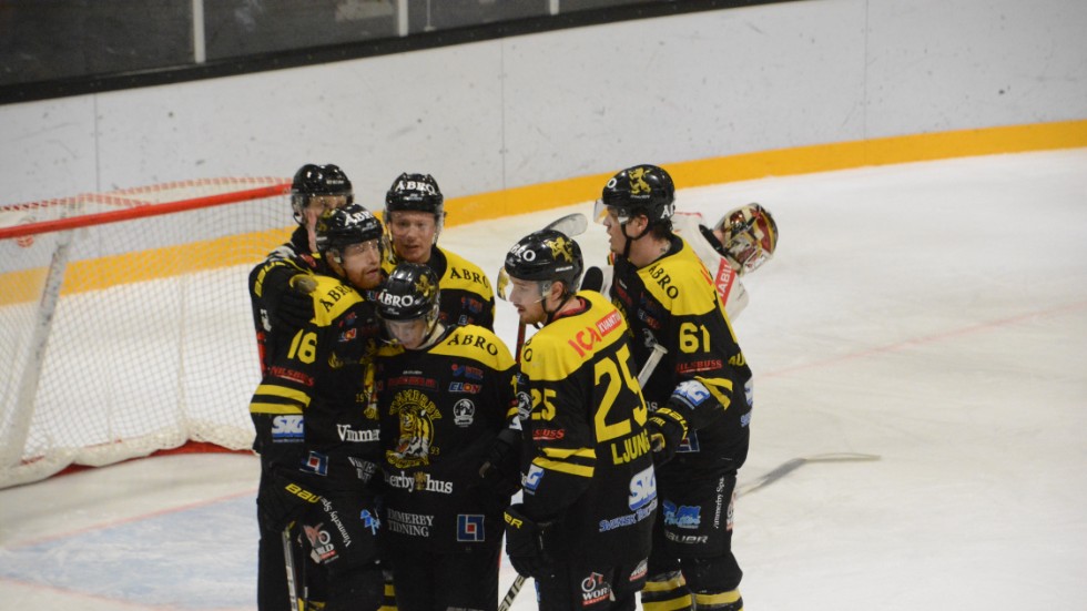 Vimmerby Hockey vann med 5–2 hemma mot Dalen under fredagskvällen.