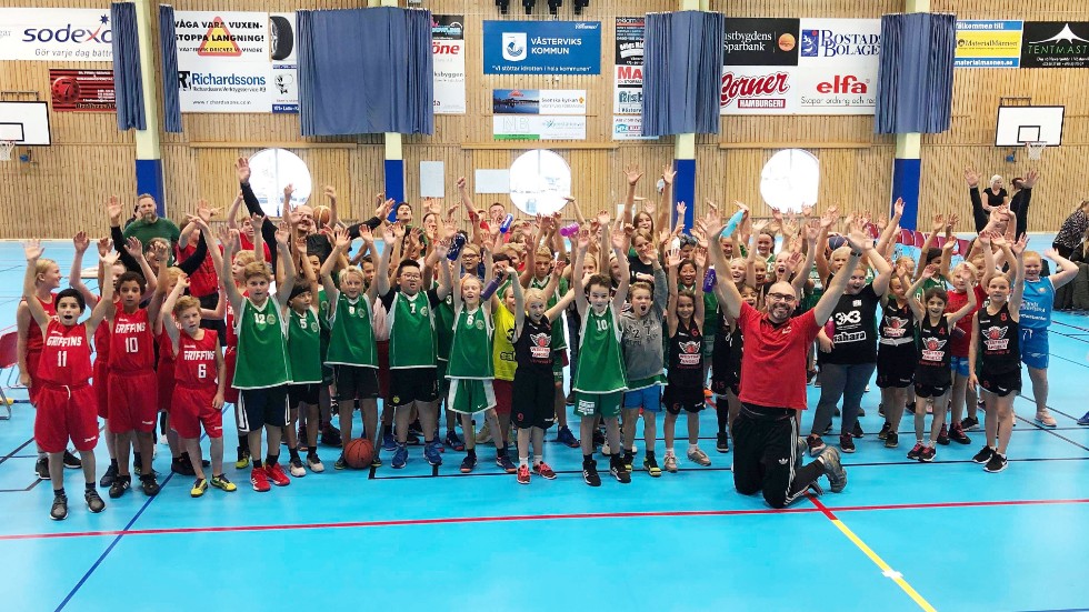 Ungefär 100 spelare dök upp i lördags när Västerviks IF arrangerade en Easy Basket-cup i Sporthallen.