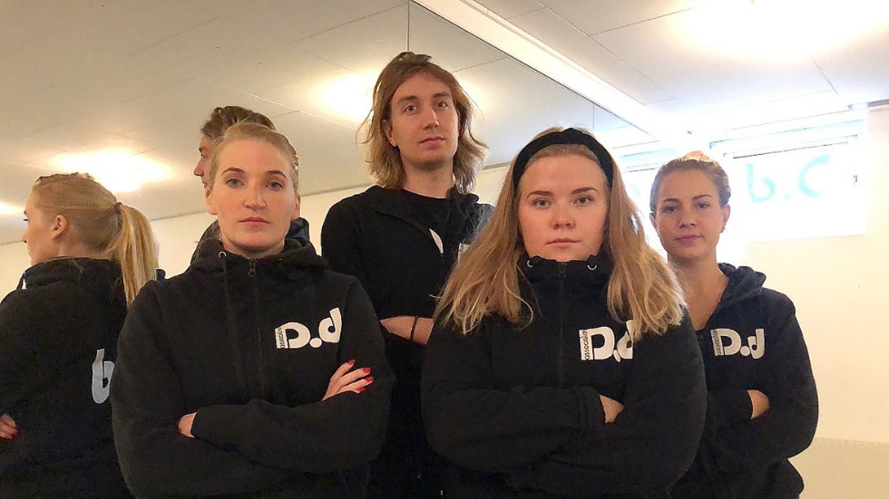 Catrin Johansson, verksamhetsledare och danslärarna Johan Söderholm, Emma Engström och Linda Lundqvist från Dance Direction hoppas kommunen ordnar en ny danslokal. Som alla ryms i.