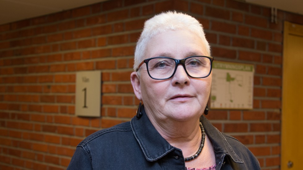 Anja Johansson (S) är skeptisk till kravet att ansluta alla fastighetsägare i Norra Sunderbyn till kommunalt VA.
"Vi håller oss till den VA-plan vi har beslutat" säger hon.