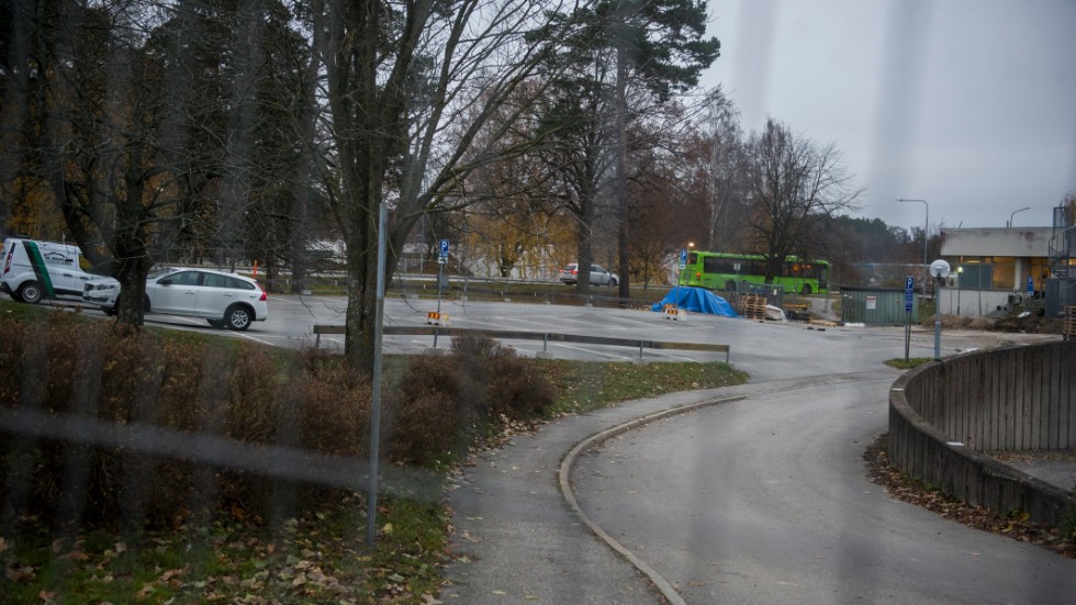 Parkeringssituationen har blivit alltmer ansträngd runt Nyköpings lasarett.