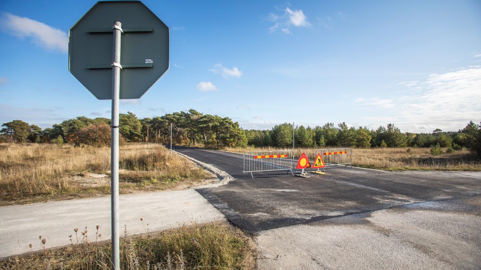 Den gamla grusvägen som är södra infarten till Visborgsområdet har nu asfalterats och fått namnet Maskingatan. Det är en av de två vägarna som rekommenderas för tung trafik.